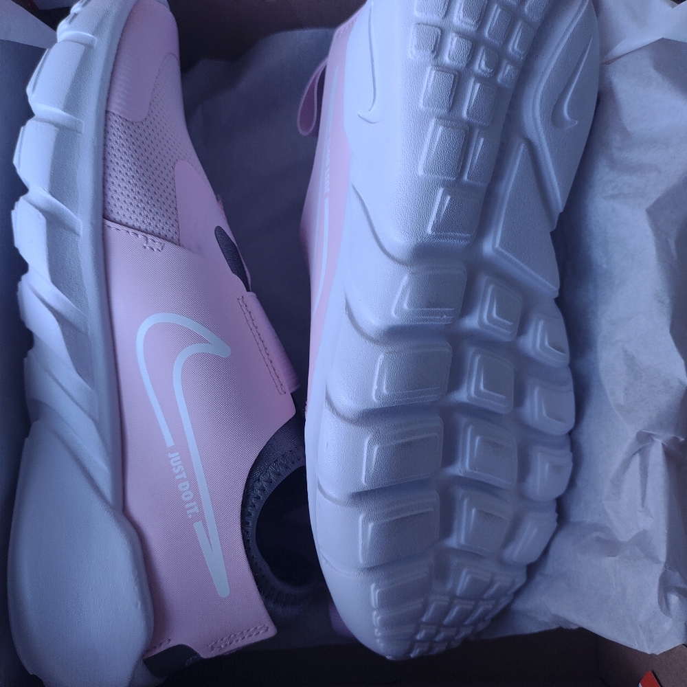 Nike Flex Runner 2 in Pink Foam and White - Picture 3 of 3